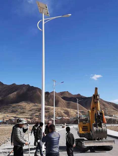 甘南碌曲10米高台太阳能路灯项目