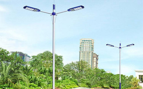 高台太阳能路灯地脚螺栓规格：防止倾倒的关键